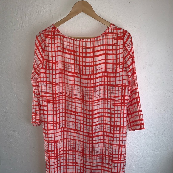 BB Dakota 3/4 sleeve shift dress in Siracha - Picture 3 of 4